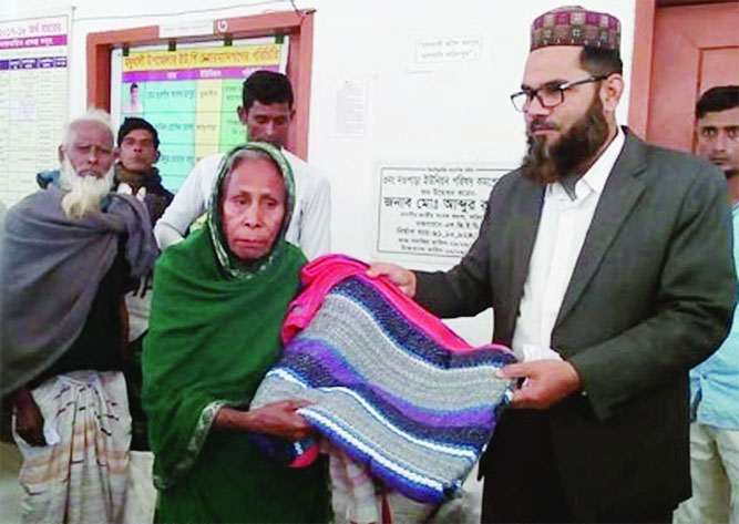 MADHUKHALI(Faridpur): Md Habibur Rahman Mollah, Chairman, Noapara Union Parishad distributing blankets among the poor people on Monday.