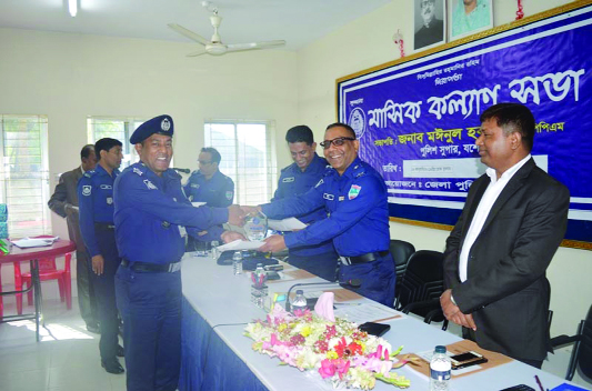 BENAPOLE: Moinul Haque, SP, Jashore giving crest to OC Sheikh Abu Saleh Masud Karim of Benapole Port Thana as he has been awarded as best OC of the District recently.