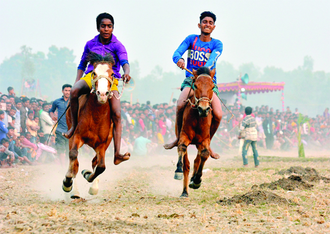 BOGURA: A traditional horse race was held on Padma bank at Gabtoli Upazila on Saturday.