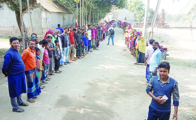 JAMALPUR: Locals formed a human chain at Melandah Upazila protesting acquisition of land for Sheikh Fazilatunnesa Mujib University on Wednesday.