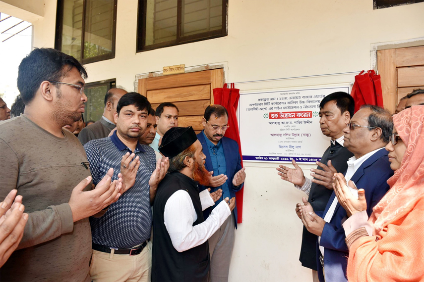 CCC Mayor A J M Nasir Uddin offering Munajat after inaugurating construction work of extended academic building of Aparnacharan City Corporation Girls' High School as Chief Guest on Monday.