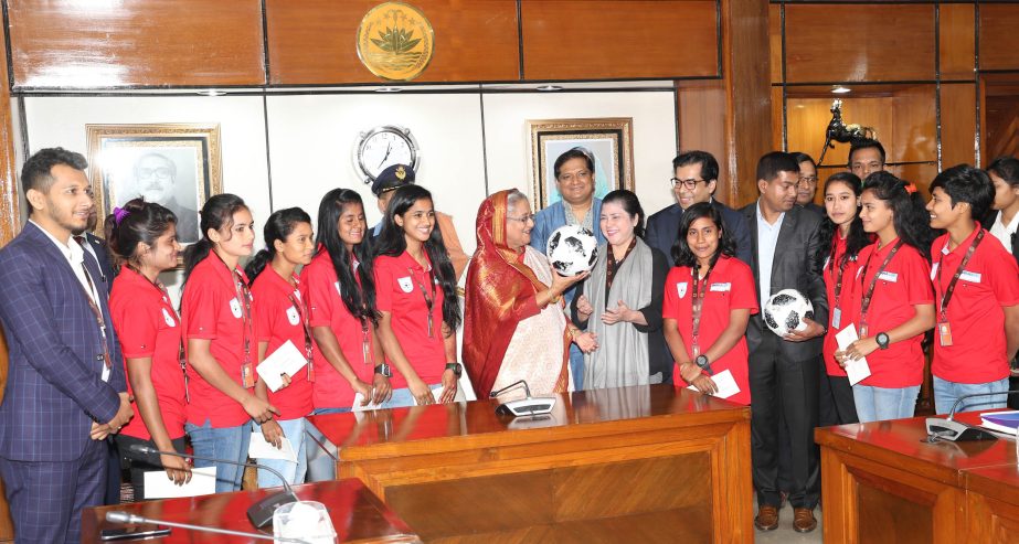 The members of Bangladesh Under-18 National Women's Football team met with Prime Minister Sheikh Hasina at Gonobhaban on Thursday. The officials of Bangladesh Football Federation also accompanied with the female footballers. Prime Minister Sheikh Hasina