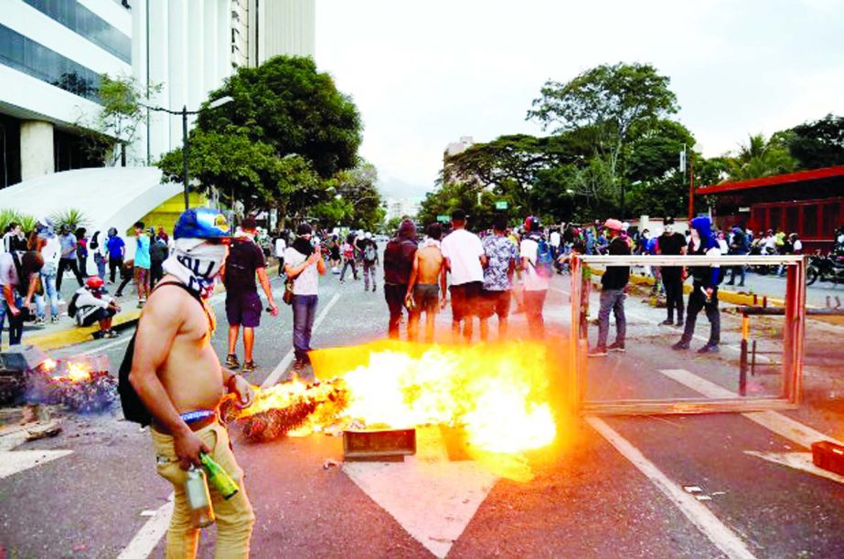Bloody clashes erupted on the streets of Caracas as an opposition leader mounted a challenge against the government.