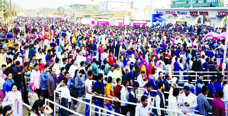 Thousands of people thronged the Dhaka International Trade Fair on the weekend day on Friday. The fair closes on next Thursday.