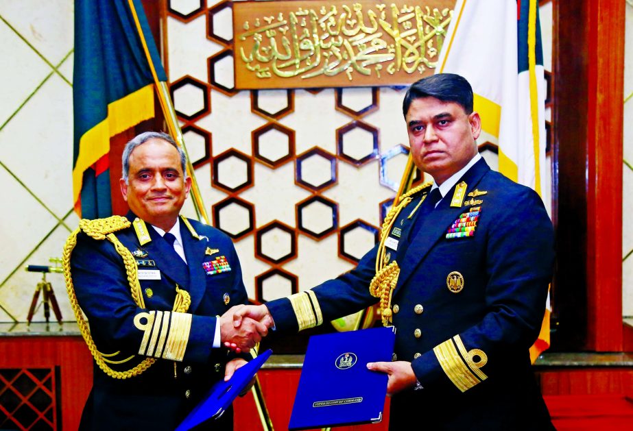 Newly appointed Chief of Naval Staff Vice Admiral Aurangzeb Chowdhury shaking hands with outgoing Chief of Naval Staff Admiral Mohammad Nizamuddin Ahmed after taking over of Bangladesh Navy at the Naval Headquarters in the city on Saturday. ISPR photo