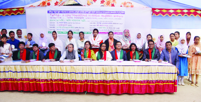 BRAHMANBARIA: A reception was accorded to GPA-5 recipients in JSC and PEC examinations in the upazila organised by Rabeya Khatun Smriti Pathagar and Aksir Chowdhury Charity Trust at Dhaleswar Village on Friday noon.