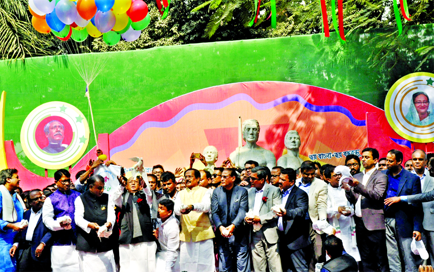 Tofail Ahmed MP opening the 71st founding anniversary programme of Bangladesh Chhatra League by releasing pigeons at the Dhaka University Oporajeo Bangla on Saturday.