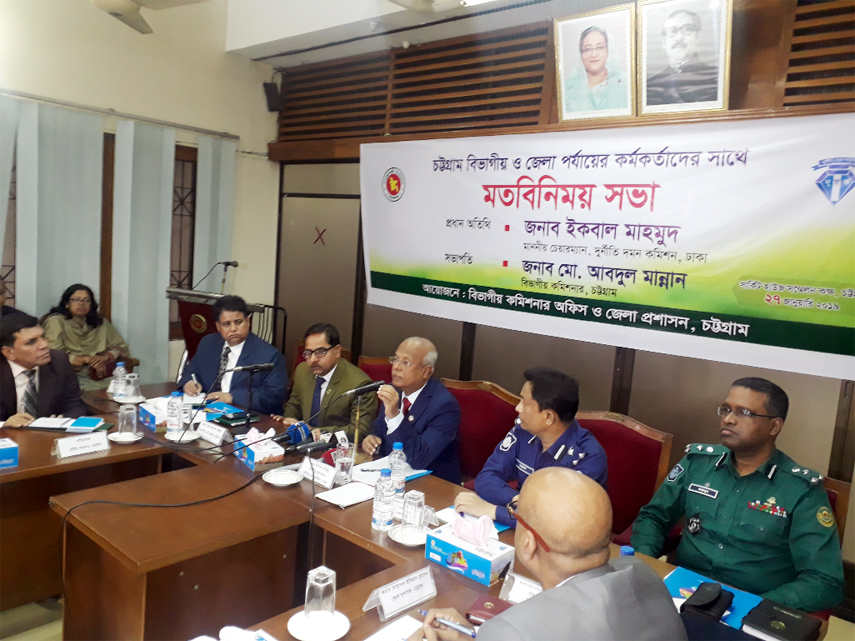 Chairman Anti-Corruption Commission Iqbal Mahmud speaking at a discussion meeting with the civil administration at the Conference Room of Circuit House on Sunday. Divisional Commissioner Abdul Mannan presided over the programme.
