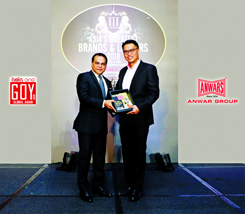 Manwar Hossain, Managing Director of Anwar Group of Industries, receiving Global Asian Award-2018 in business leadership category at Marina Bay Sands in Singapore recently. Highest of diplomats in Singapore, Iconic Indians, Asian Business Leaders, CEOs, C