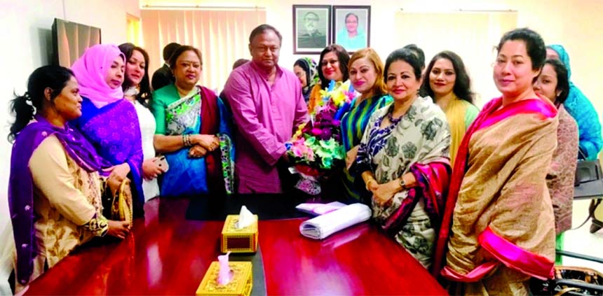A delegation led by Naaz Farhana, Founder President of Dhaka Women Chamber of Commerce & Industry (DWCCI) along with its newly elected President Aneeka Agha and EC members meet with Commerce Minister Tipu Munshi at his secretariat office in the city recen
