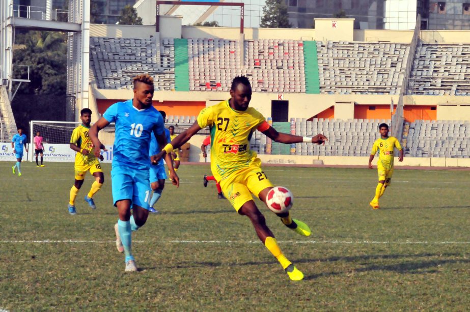 A moment of the football match of the Bangladesh Premier League between Dhaka Abahani Limited and Rahmatganj MFS at the Bangabandhu National Stadium on Saturday. Dhaka Abahani Limited won the match 5-1.