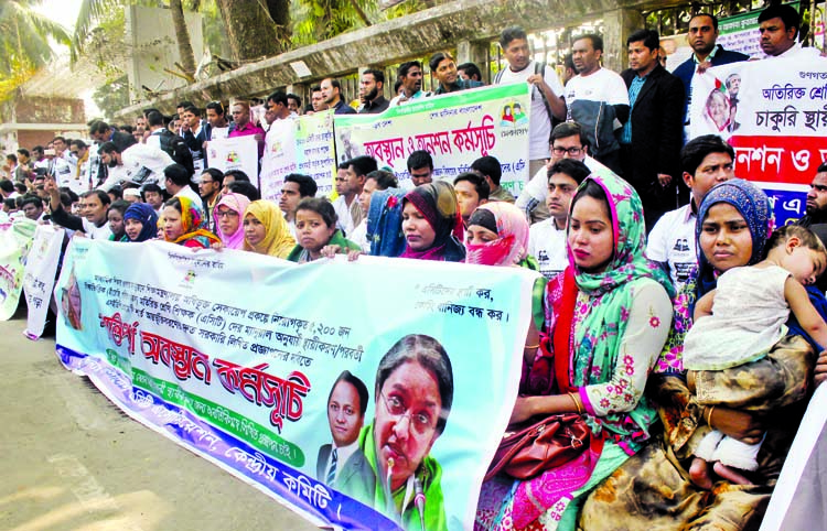 Teachers formed a human chain in front of Jatiya Press Club demanding steps for regularisation of 5200 class teachers under SEQAEP yesterday .