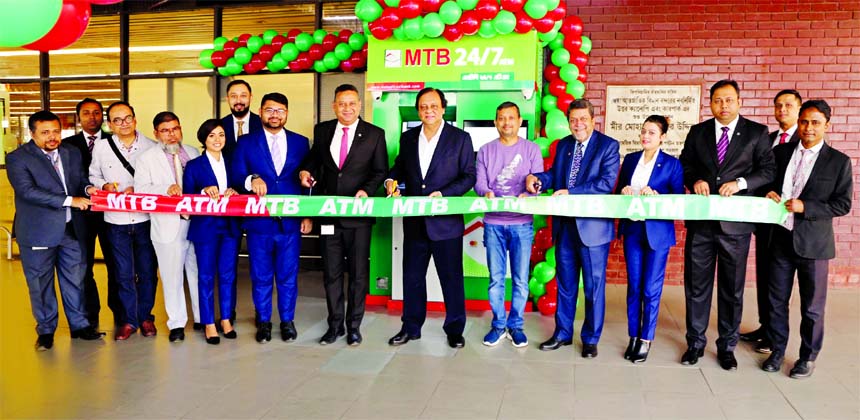 Anis A. Khan, Managing Director of Mutual Trust Bank Limited (MTB), inaugurating a new ATM Booth at International Arrival Terminal-2, Ground Floor in Hazrat Shahjalal International Airport recently. Md. Bakhteyer Hossain, Head of International Trade Servi