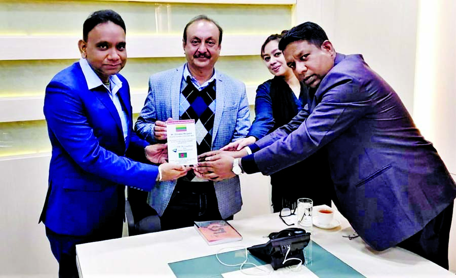 Honorary Consul General of Lithunia Mr Shuvakar (Hari) Neupane recently honored with souvenir from Arona International, Bangladesh on the occasion of upcoming education fair to be held in April 26 & 28, 2019 in Bangladesh and Nepal organized by Chief Edit