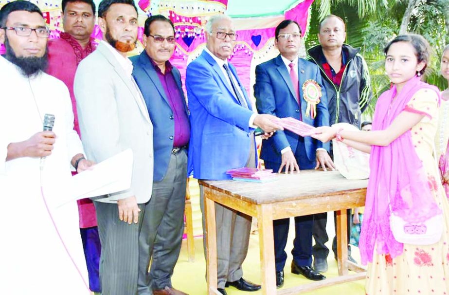 RAMPAL (Bagerhat) : Alhaj Talukder Abdul Khaleque, Mayor, Khulan City Corporation distributing prizes as Chief Guest of annual sports and cultural competition of Sobuj Kuri Kindergarten in Rampal on Monday.