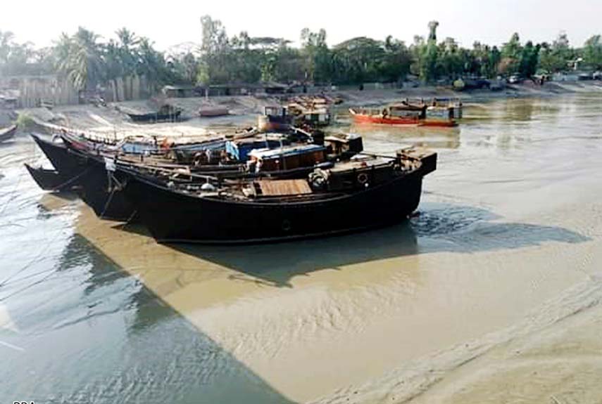 Boats movement in Kohalia River being hampered due to river filled by garbage of Maheshkhali Coal, Power Plant. This snap was taken yesterday.
