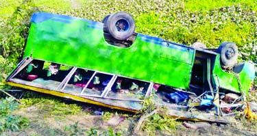 Two people were killed and 20 others injured as bus skidded into a road side ditch at Khanarpar area in Gopalganj on Tuesday.
