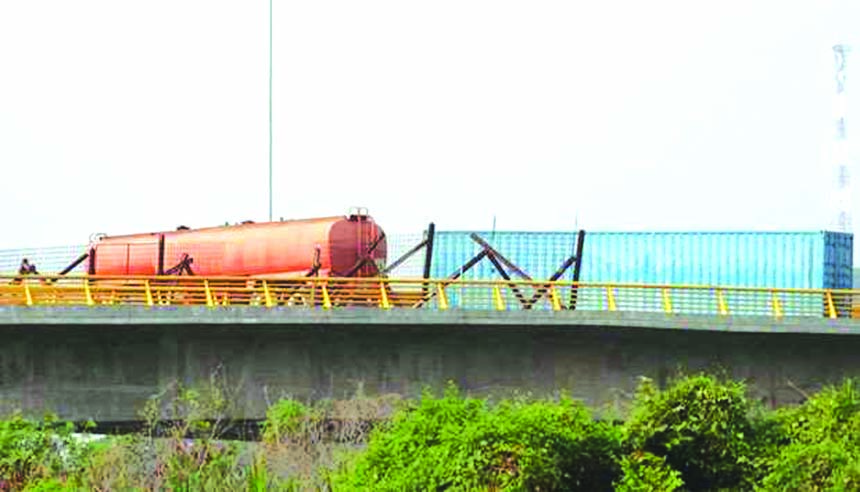 General view of the Tienditas Bridge on the border between the Colombian city of Cucuta and Tachira, Venezuela, after Venezuelan military forces block the bridge with containers.