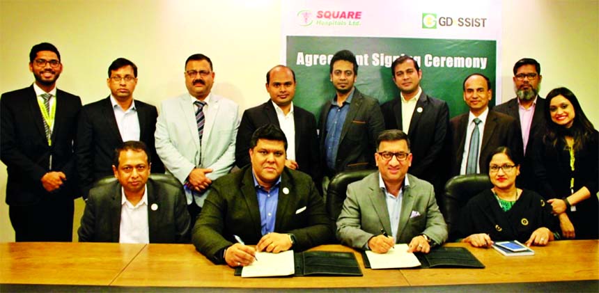 Syed Moinuddin Ahmed, Managing Director of GD Assist and Dr. Mohammad Faisal Zaman, SVP (Marketing & Business Development) of Square Hospital, signing a MoU to provide better healthcare facilities for its employees, clients, policyholders and 'health@con