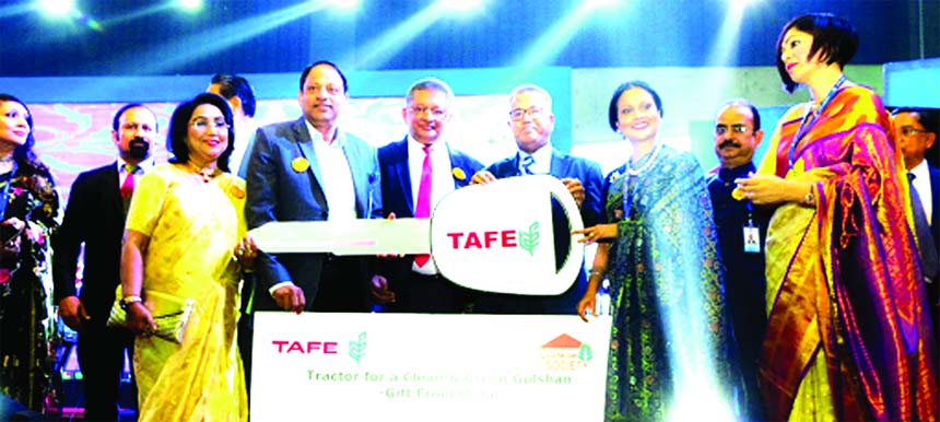 AMM Farhad, Group Chief Executive Officer of `Metal' (a pioneer organization in Agribusiness in Bangladesh and 'Tractors and Farm Equipment Limited (TAFE)' of India, handing over a replica gift to Shakhawat Abu Khair Mohammad, President of 'Gulshan So