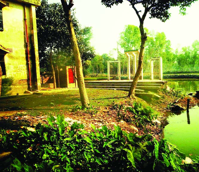 SUNDARGANJ (Gaibandha): Shaheed Minar at Sundarganj Upazila needs maintenance urgently . This snap was taken yesterday.