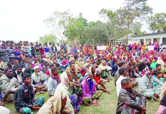 JAMALPUR: Locals at Melandah Upazila arranged a meeting at Baghadoba Govt Primary School protesting acquisition of land for proposed university on Saturday.