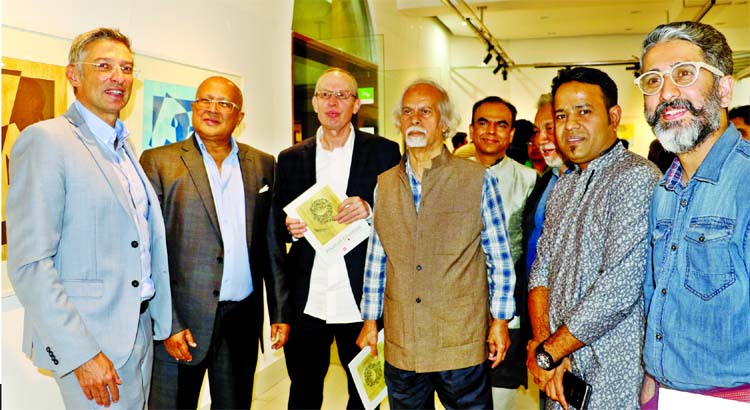 (From left) Alliance Francaise Director Olivier Dintinger, Chairman of the Gallery Cosmos and Cosmos Atelier 71 Enayetullah Khan, artists Abdul Gafur Babu, Biren Shome and Bishwajit Goswami, seen at the inaugural ceremony of an art exhibition at La Galeri