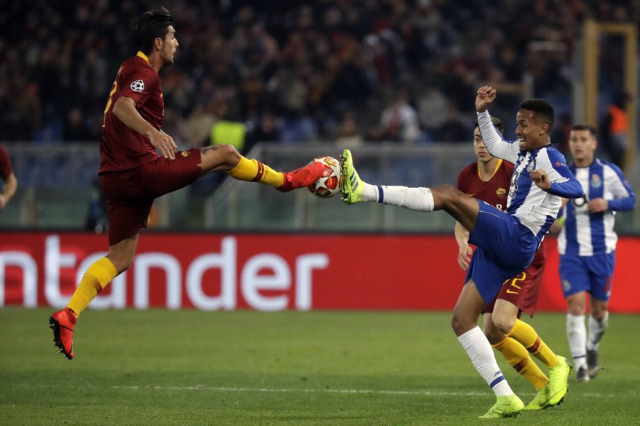 Porto defender Eder Militao (right) and Roma defender Kostas Manolas fight for the ball during a Champions League round of 16 first leg soccer match between Roma and Porto, at Rome's Olympic Stadium on Tuesday.