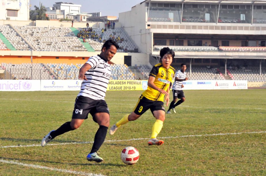 A moment of the football match of the Bangladesh Premier League between Saif Sporting Club and Dhaka Mohammedan Sporting Club Limited at the Bangabandhu National Stadium on Wednesday. Saif Sporting Club won the match 2-1.