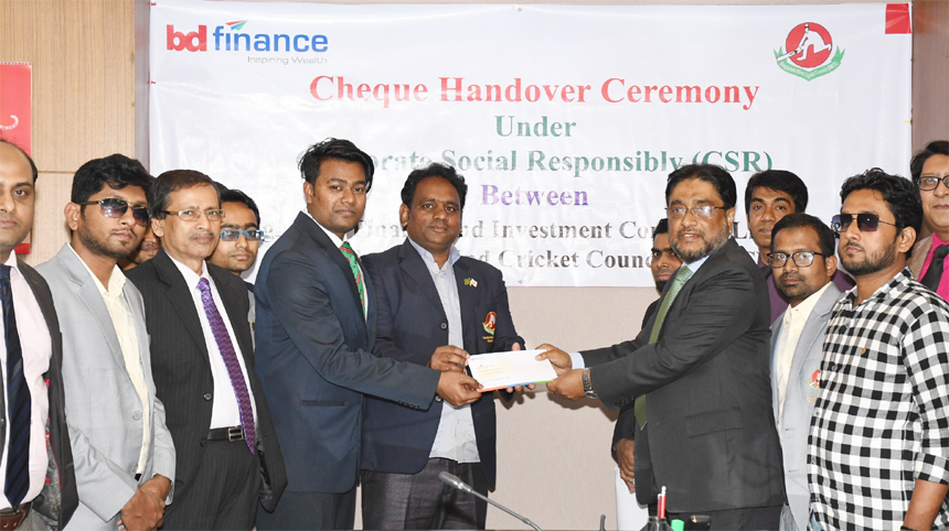 Tarik Morshed, CEO of Bangladesh Finance and Investment Company Limited (BD Finance), handing over a cheque of Tk.1.50 lakh as part of its CSR to Sanowar Ahmed, National Coach of Bangladesh Blind Cricket Council at its head office in the city recently. Md