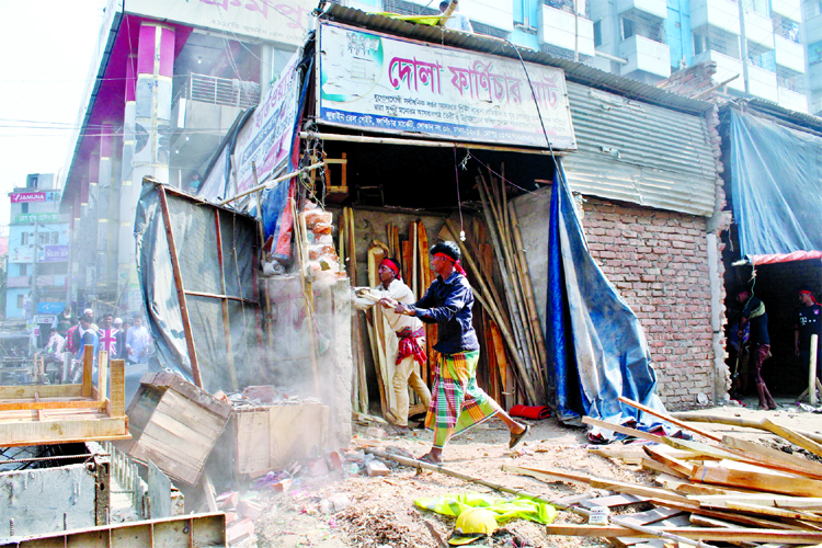 Bangladesh Railway authorities evicted illegal structures built on its land in city's Jurain area on Monday.