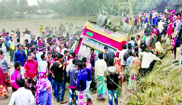 A man was killed and 30 others were seriously injured in a fatal road accident as a picnic party bus turned turtle in Tetulia upazila of Panchagarh district on Monday.