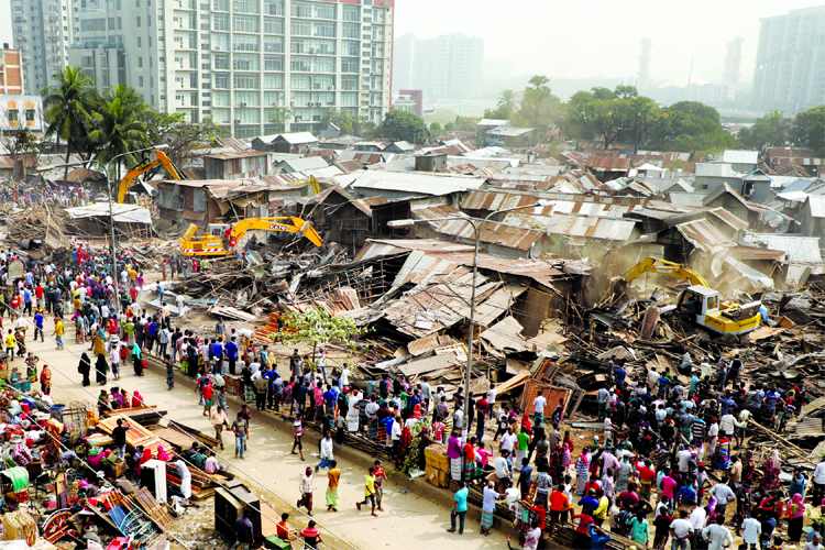 Rajuk evicting illegal slum houses from city's Bhashantek area on Thursday.