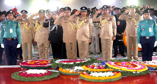 IGP Zabed Patwari and RAB DG Benazir Ahmed placing floral wreaths at the altar of the Central Shaheed Minar in the city on Thursday on the occasion of Amar Ekushey.