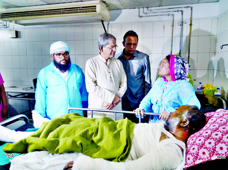 BNP Secretary General Mirza Fakhrul Islam Alamgir visiting a fire injured victims at DMCH Burn Unit on Friday.