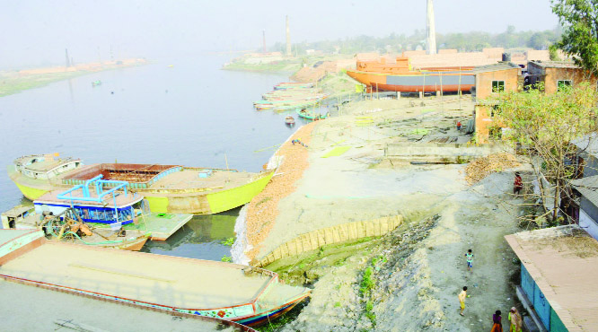 MUNSHIGANJ: Influentials making illegal dockyard on the bank of Dhaleshwari River. This snap was taken from Baluchar area in Sirajdikhan Upazila on Saturday.