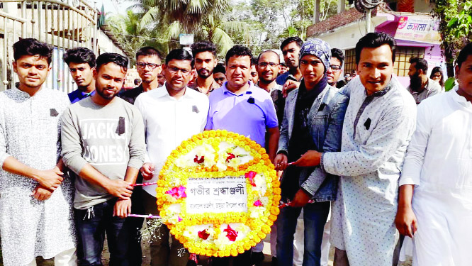 DAMUDYA (Shariatpur): Bangladesh Chhatra League, Damudya Upazila Unit placing wreaths at the Shaheed Minar on the occasion of the International Mother Language Day on Thursday.