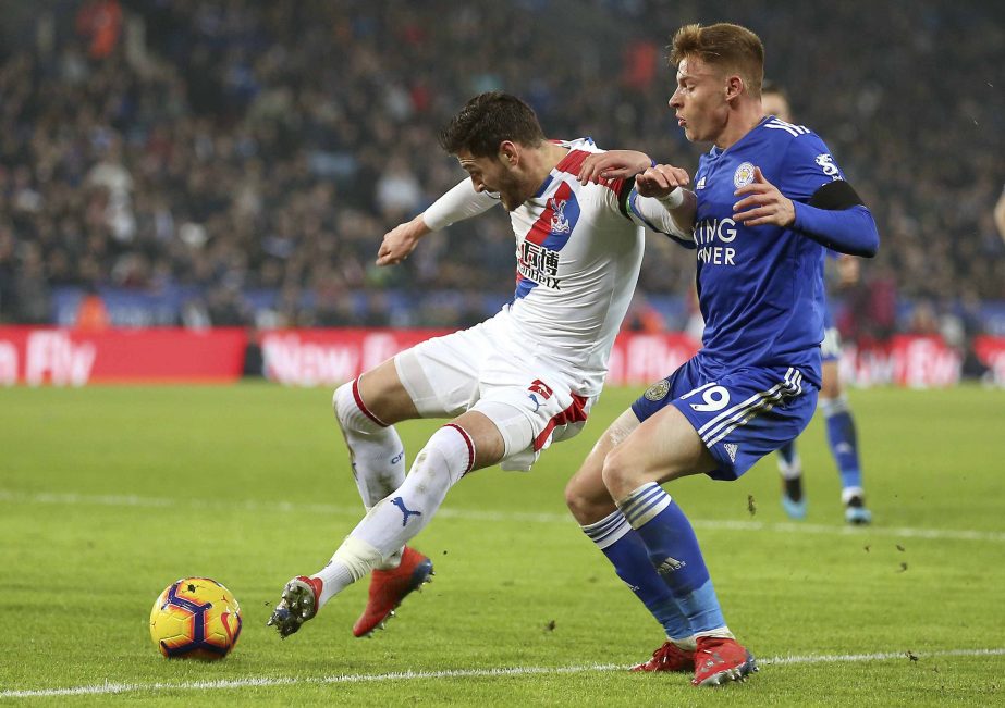 Crystal Palace's Joel Ward (left) and Leicester City's Harvey Barnes during their English Premier League soccer match at the King Power Stadium in Leicester,England on Saturday.