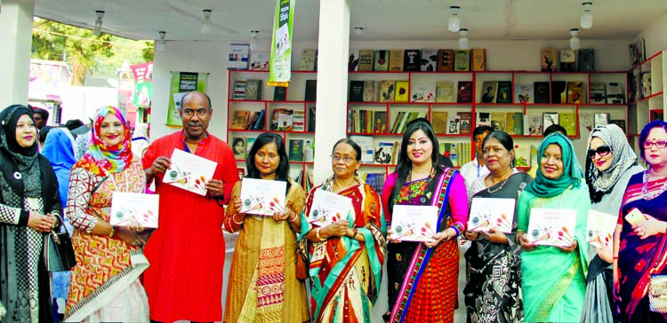 Eminent writer Selina Hossain along with others holds the copies of a book titled 'Zubunnesa Rokomari Recipe' written by culinary artiste Zebunnesa Begum at the book publication ceremony held recently at the Ekushey Book Fair in the city.