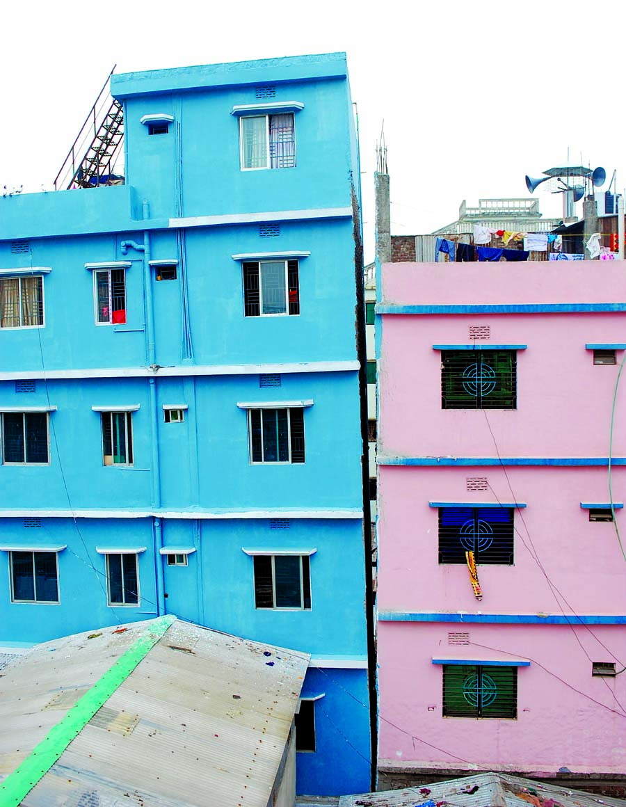 A five -storey building tilted at Khalifaghat in Kamrangirchar area on Monday. All residents of the building were evacuated by firefighters.