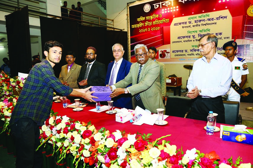 Vice-Chancellor of National University Prof Dr. Harun-ar-Rashid presenting prize to a student on the occasion of annual cultural function and sports competition of Dhaka Commerce College on the premises of the institution on Wednesday.