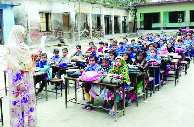 SATKHIRA : Students attending classes under open sky at Joynagar Govt Primary School at Shyamnagar Upazila in Satkhira for long time .