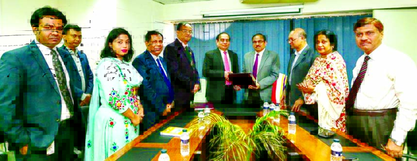 M. Fakhrul Alam, Managing Director of ONE Bank Limited and Md. Habibur Rahman, Member-Development of Bangladesh Land Port Authority signed an agreement recently to set up a Banking Booth beside the premises of International Passenger Terminal, Benapole.