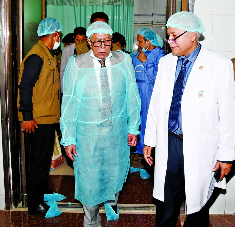 President Md Abdul Hamid visited ailing Obaidul Quader, General Secretary of Bangladesh Awami League and Minister for Roads and Bridges at Bangabandhu Sheikh Mujib Medical University yesterday . Photo : PID