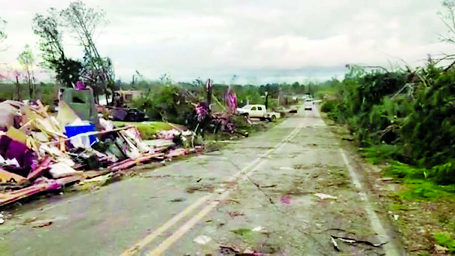 Tornado damage several houses, forests and 2,000 remain without electricity in effected areas of Alabama. Internet photo