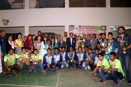The winners of the Inter-Hall Chess Competition & Inter-Hall Carrom Competition of Dhaka University with the chief guest Vice-Chancellor of Dhaka University (DU) Professor Dr Md Akhtaruzzaman, President of Inter-Hall Chess & Inter-Hall Carrom Committee of