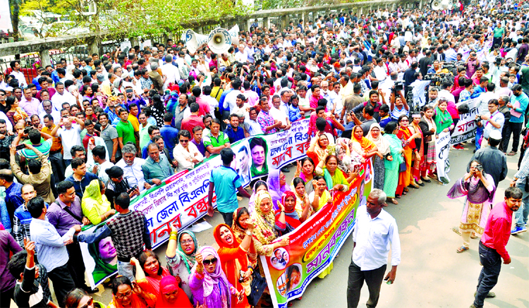 Hundreds of BNP leaders and workers formed a human chain in front of Jatiya Press Club on Wednesday demanding the release of their Chairperson Khaleda Zia from jail and her proper treatment.