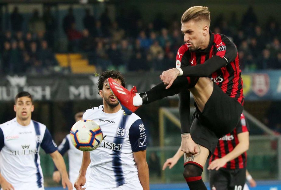 Milan's Samu Castillejo in action during the Italian Serie A soccer match between AC Chievo Verona and AC Milan at the Marcantonio Bentegodi stadium in Verona, Italy on Saturday.