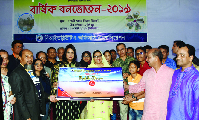 MUNSHIGANJ: Commodore Mahbub-ul- Islam, Chairman, BIWTA handing the first prize of raffle draw of BIWTA Officers' Association picnic at Dhali Ambor Nibas Resort at Sirajdikhan Upazila in Munshiganj on Saturday.