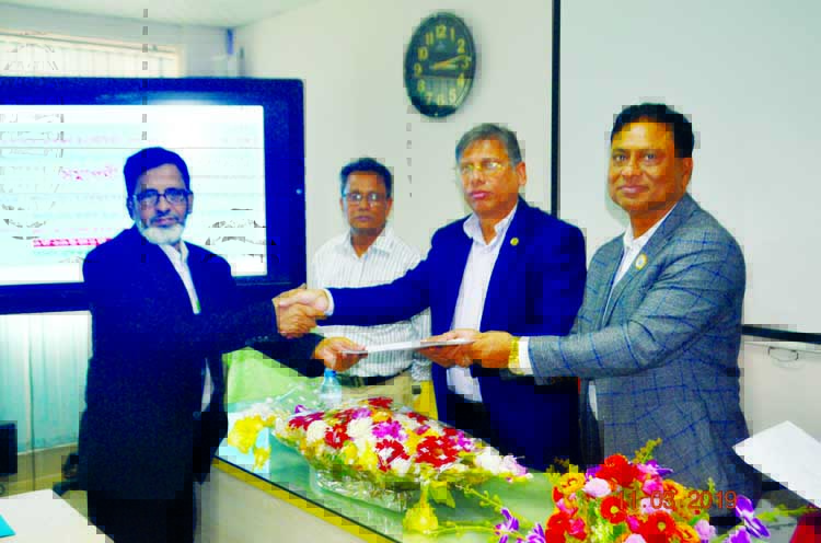 Director General of Bangladesh Water Development Board Mahfujur Rahman distributing certificates among the participants at the concluding day of a training workshop on 'Management Training Course for Senior Officers' organised by BWDB Training Institute